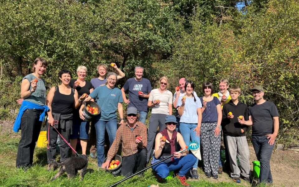 Ernteerfolg im September: 750 Liter Apfelsaft für das Projekt Lebensbaum